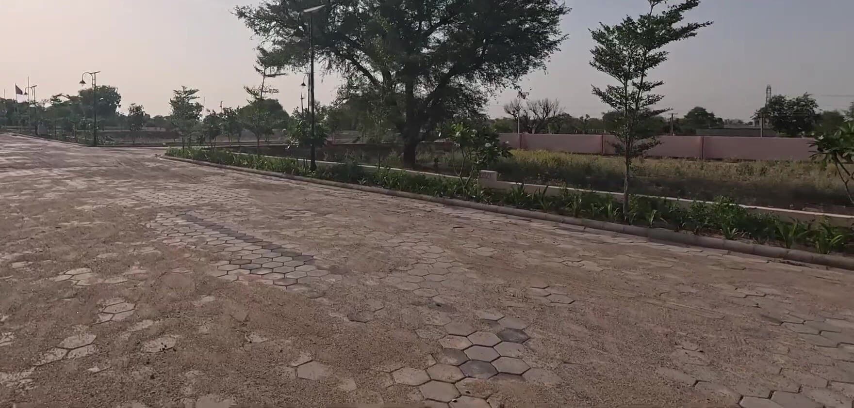Rich World Hills — Internal road