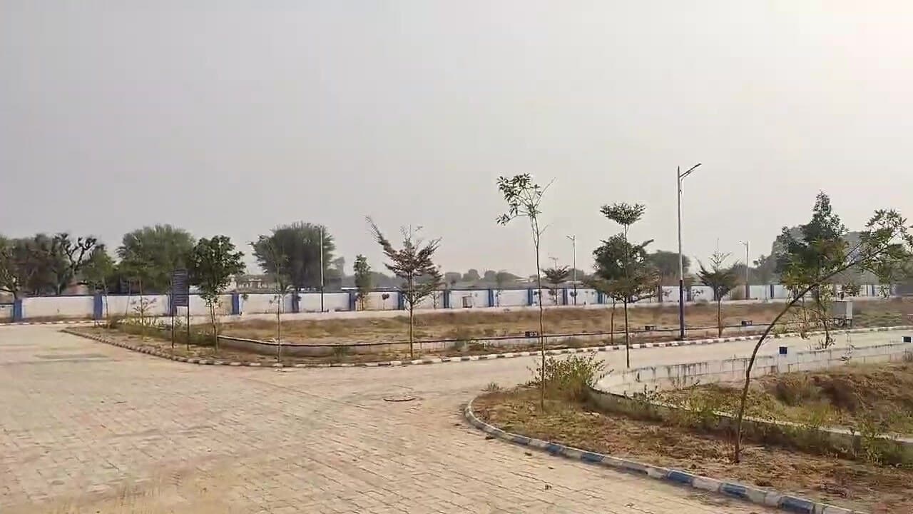 Sagar Enclave — Internal roads and boundary wall